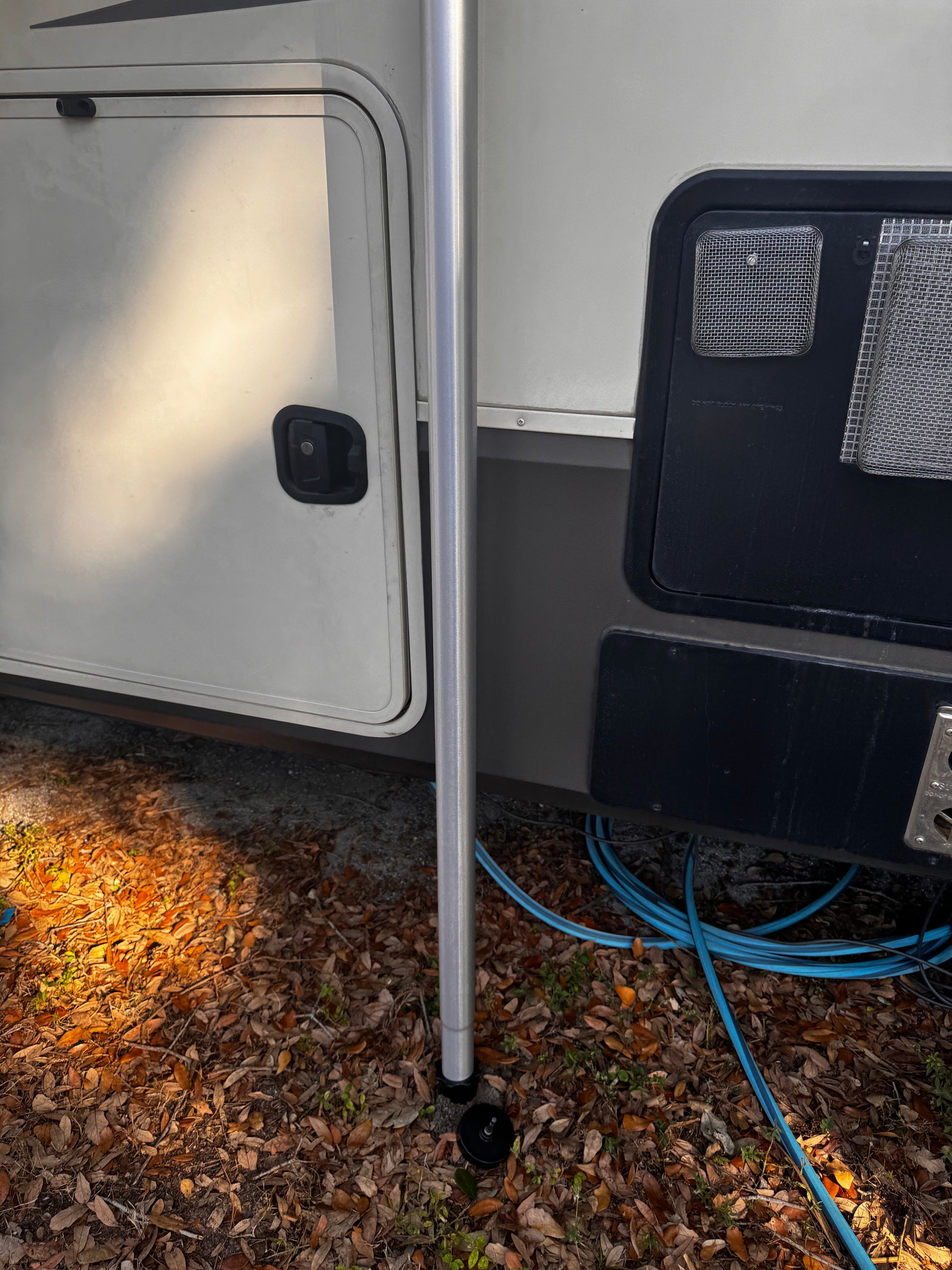 Satellite Mount Bundle – Gen 2 Adapter, SeaSucker Mounts, Poles & Travel Kit